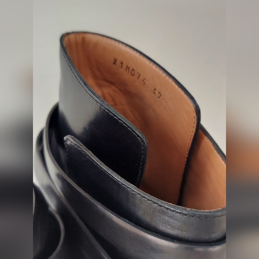 Georgio Armani Ankle Boots 39 - Picture 2 of 6